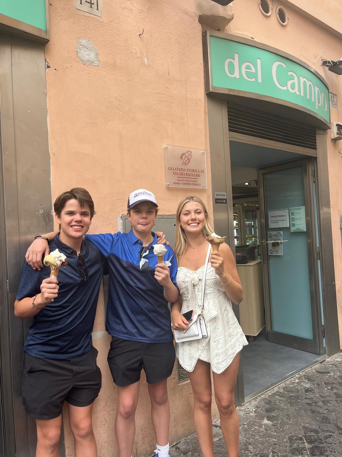 Vespa Sidecar Tour: A Unique Glide Past the Trevi Fountain and Pantheon