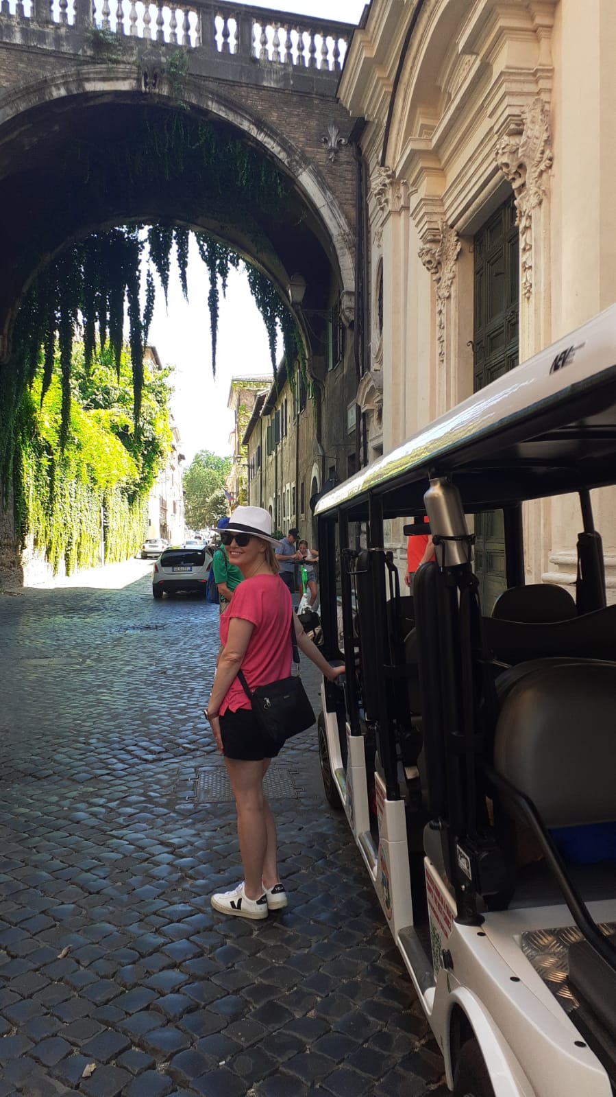 Leisurely Golf Cart Tour of Rome's Luxurious Villas