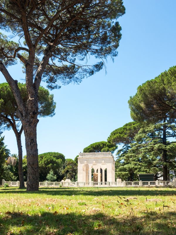Majestic Landscapes of Rome by Vespa: A Tour of the Janiculum Hill
