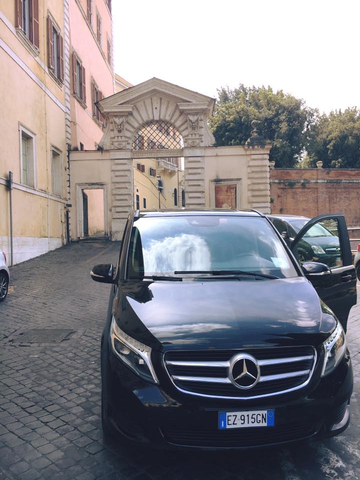 Mercedes Limo Van Tour to Rome's Artistic Masterpieces