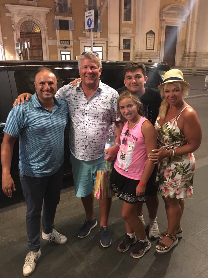 Mercedes Limo Van Tour Visiting Rome's Ancient Ruins