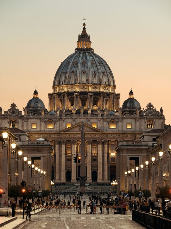 Nighttime Golf Cart Tour: Rome's Illuminated Landmarks including St. Peter's Basilica