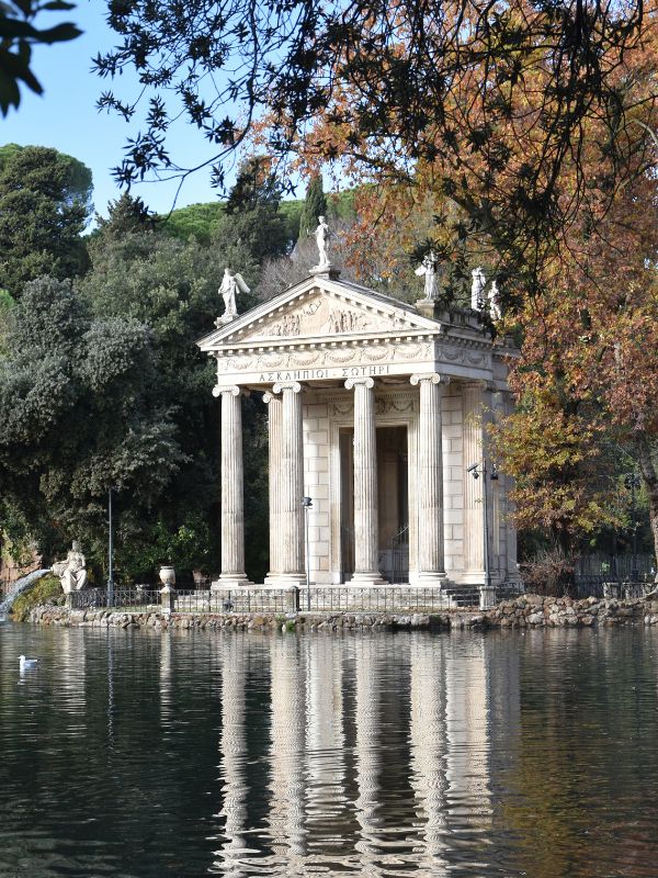 Leisurely Golf Cart Tour of Rome's Luxurious Villas and Estates