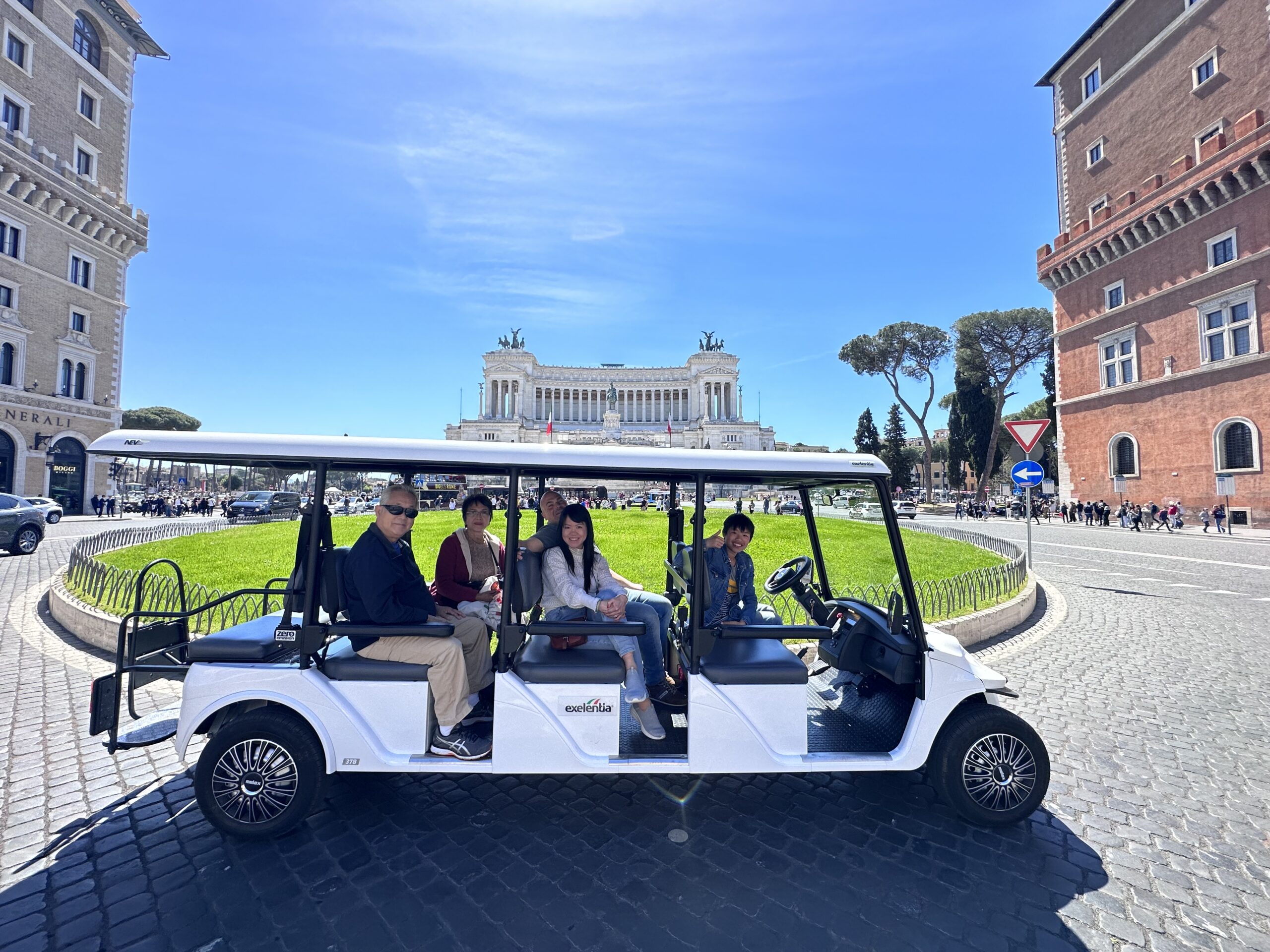 Lip Smacking Foodie Tours in golf cart